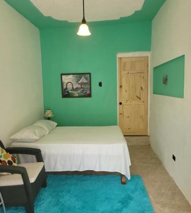 Cozy studio apartment with private parking off street