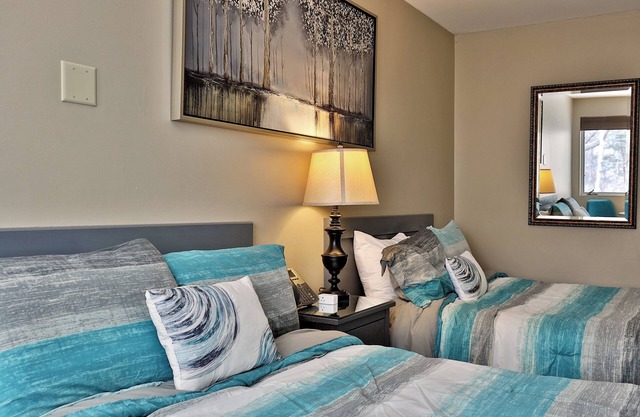 Cozy Studio at Killington Center: Close to it all with pool, bus and discounted ski rentals. 441