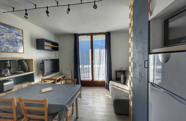 Charmant Studio Cabine avec Coin Montagne pour 5 Pers., Résidence Doris, Proche Pistes et Commerces.