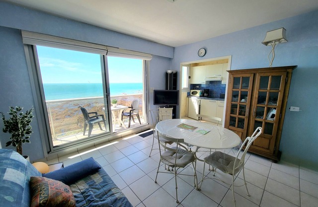 Charmant studio avec balcon, animaux acceptés, parking privé, proche plage et commerces