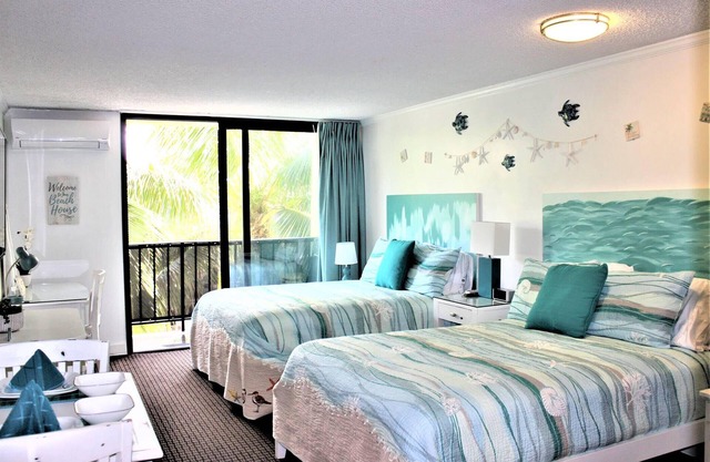 Cozy studio in boutique condotel at the heart of Waikiki 2 blocks from the beach