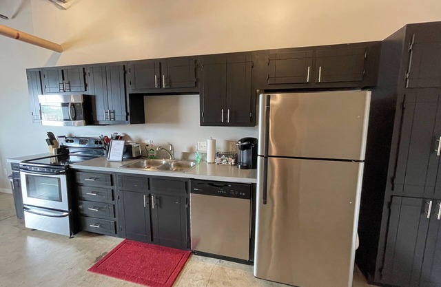 Cozy studio in delightful Downtown Jonesboro with AC, WiFi
