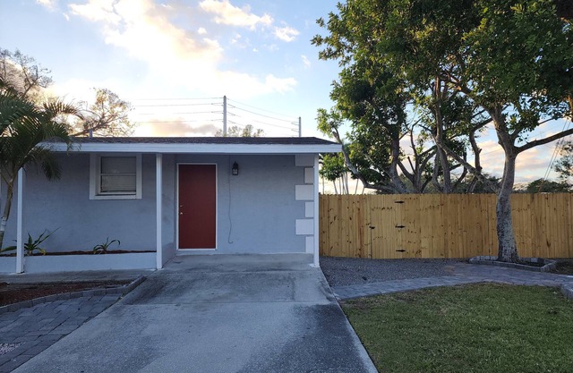 Cozy studio in pleasant Bradenton with WiFi, AC