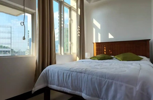 Cozy Studio in Taguig w pool/gym Wi-Fi Netflix 7M