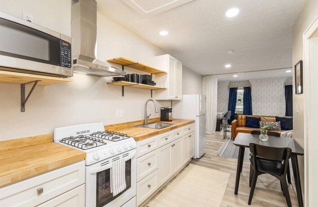Cozy Studio Near German Village!