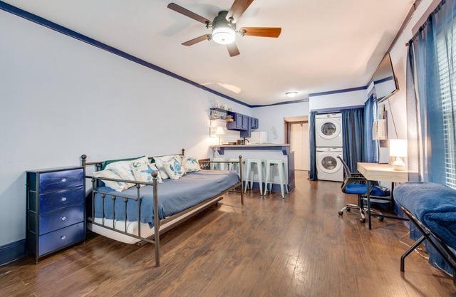 Cozy Studio in Munger Place