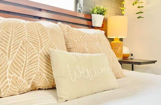 Cozy Studio + Secluded Courtyard, 5 mins to dwntwn, SEU, FSC Lake Hollingsworth!