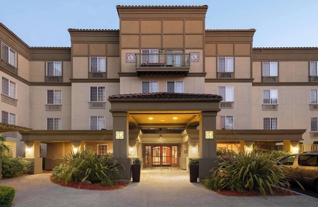 Cozy Studio Suite w/ Kitchen + Plush Bedding & Outdoor Fire Pit - Pets Welcome