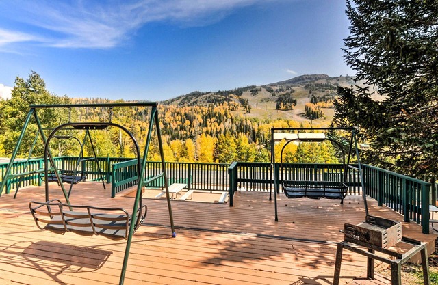 Cozy Studio w/ Fireplace ~ 1 Mi to Ski Resort