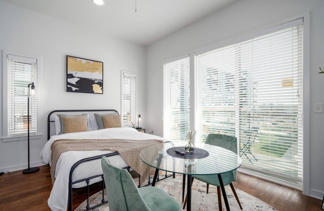 Cozy Studio w/Private Balcony!
