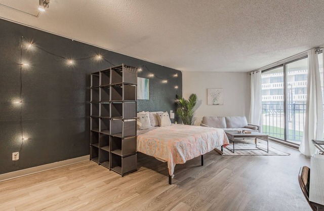 Cozy Studio w/Queen Bed Wi-Fi WorkingSpace+TV