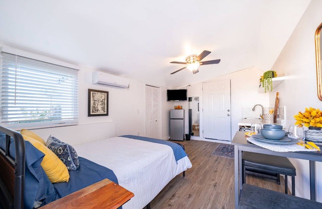 Cozy Studio w/ WiFi, AC & Private Entry – Easy Access, Near Airport & Shops