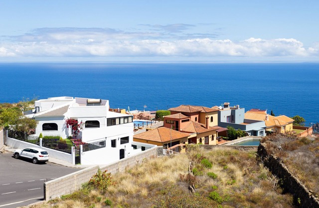 coquet studio vue imprenable sur mer et Teide, quartier tranquille.