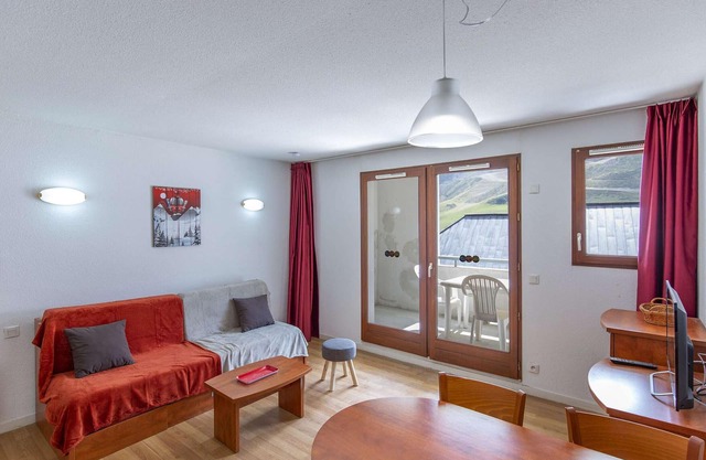 Studio cabine, piscine couverte et fitness, parking, proche pistes, calme, terrasse exposée sud