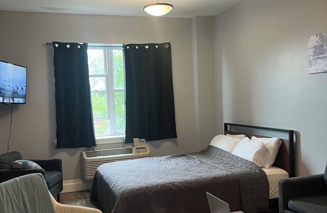 Cozy studio with WiFi and AC