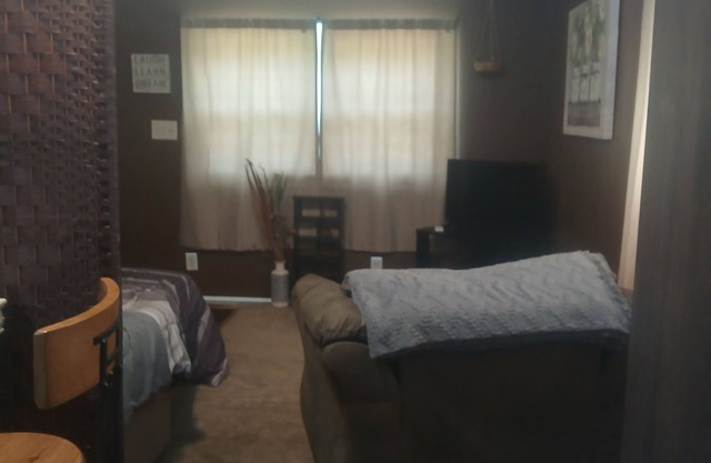 Cozy studio with WiFi and AC in charming Garner pet friendly