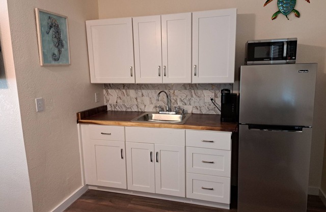Cozy Studio with Wifi and AC in Gulfport Florida
