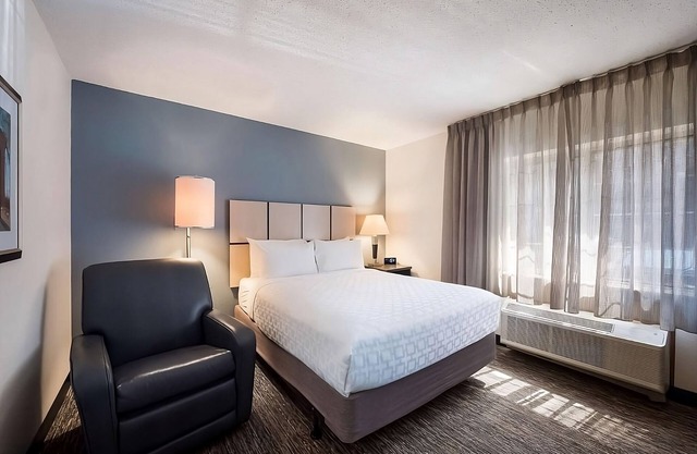 Cozy Suite w/ BBQ & Full Kitchen – Perfect for Relaxing Getaways & Longer Stays