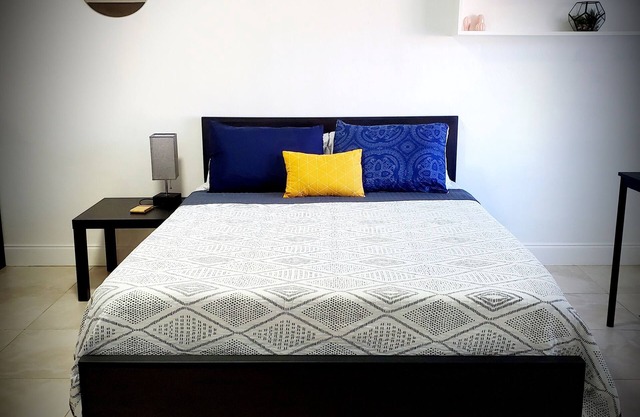 Cozy suite with private entrance and parking!!!