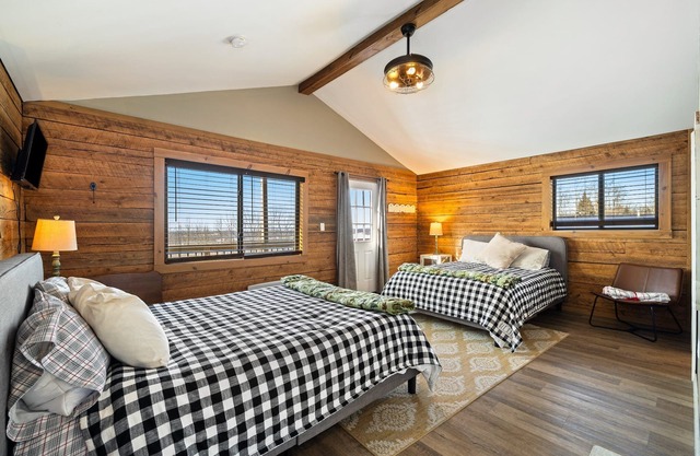 Cozy Mountain Cabin Escape w/ Hot Tub & Firepit! Near Hiking, Skiing & Nature!