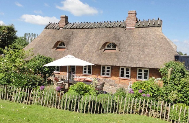Chaumière confortable avec grand jardin, WIFI et terrasse pour les couples, les familles