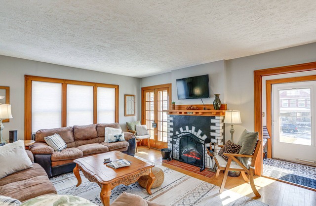 Cozy Tiffin House w/ Private Pool: 1 Mi to Town!