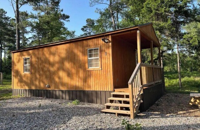 Cozy Tiny Home Cabin Near Lake Greeson & Kirby Landing – Pet-Friendly!