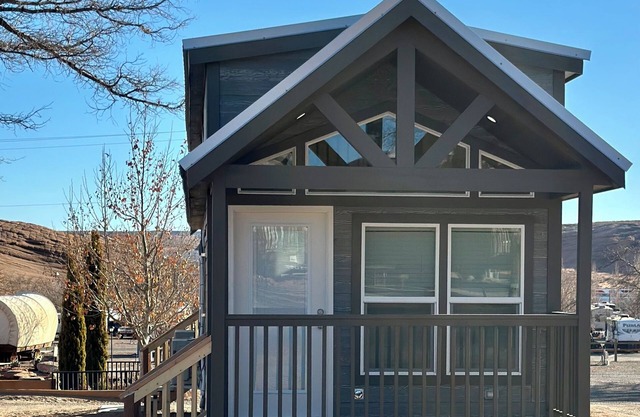 Cozy Tiny Home King Room W/Loft #15A