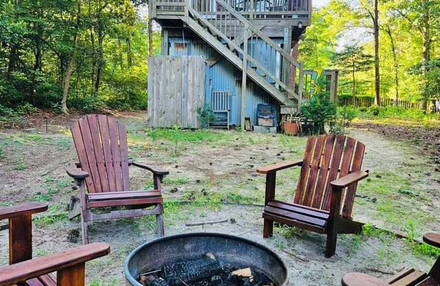 Cozy Tiny House -close walk to quaint neighborhood beach!