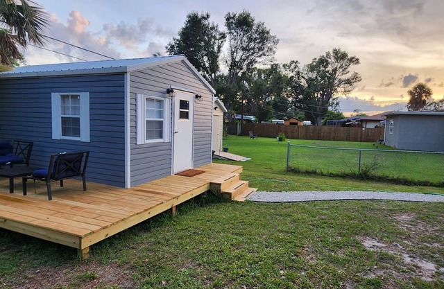 Cozy Tiny Retreat in the middle of Port Charlotte!