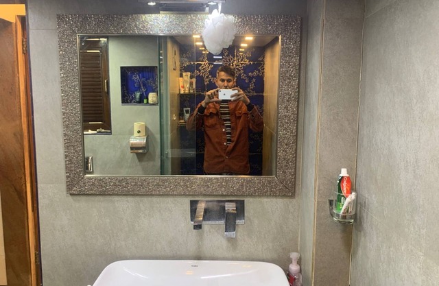 Cozy Top-Floor Apartment with Sea Breeze