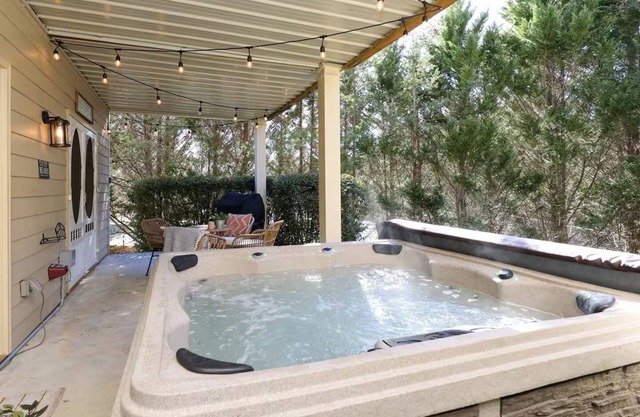 Cozy TownHaus by Jubelas - Private Relaxing Hot Tub