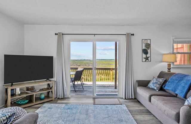 Cozy Townhouse w/ Beach Access & Intracoastal View
