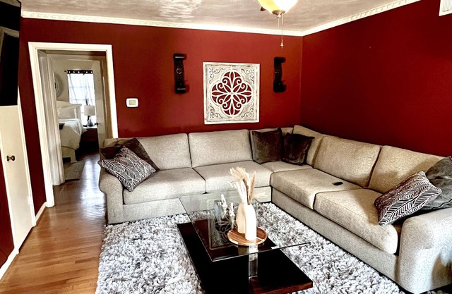 Cozy Townhome minutes from Dallas