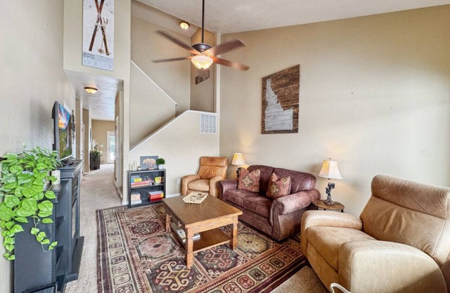Cozy townhome near Tamarack