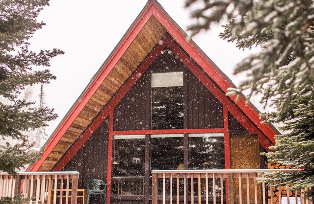 Cabine traditionnelle à cadre en A, skis aux pieds!