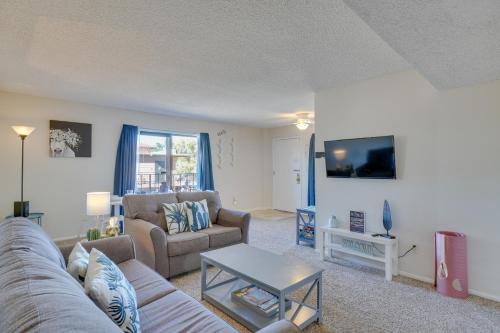 Cozy Tucson Condo with Mountain-View Balcony!
