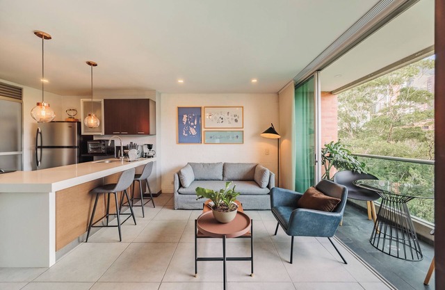 Cozy Unit with Unbeatable View in a Prime Location w/ pool