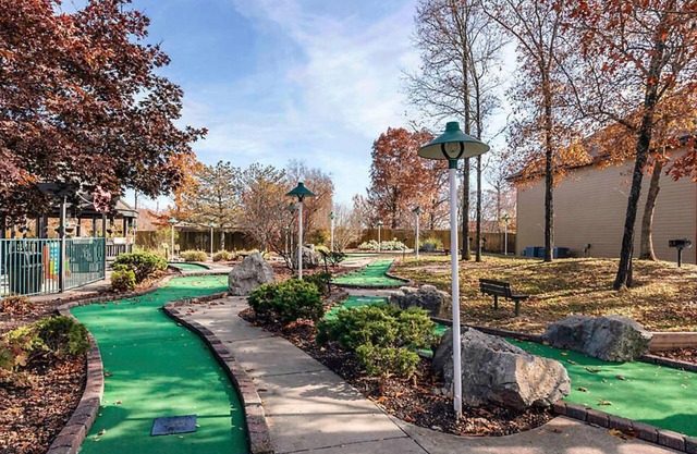 Unités confortables au Falls Village Resort à Branson!