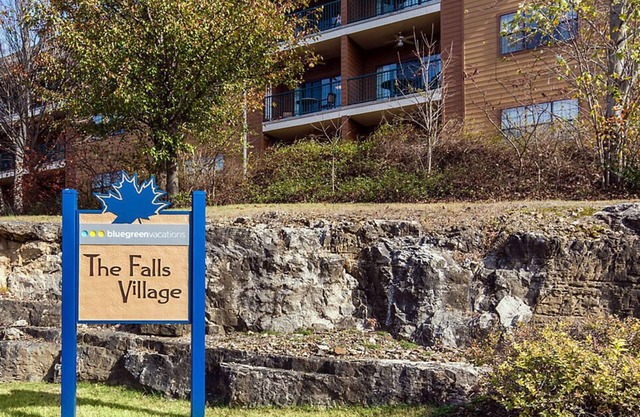 Unités confortables au Falls Village Resort à Branson!