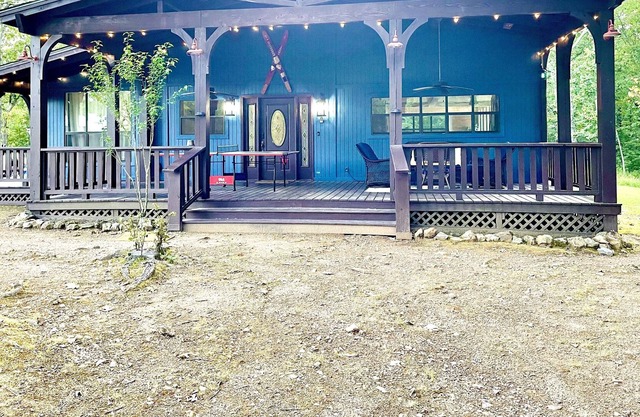 Perfect Tenkiller weekend getaway! Fire pit, ping pong & foosball. Check it out!