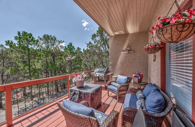 Cozy Up Haus | Serene, Large Balcony, Game Room
