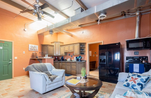Cozy upstairs apartment