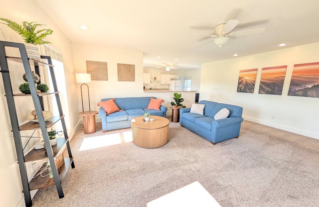 Cozy Upstairs Unit Near River and Marina Access