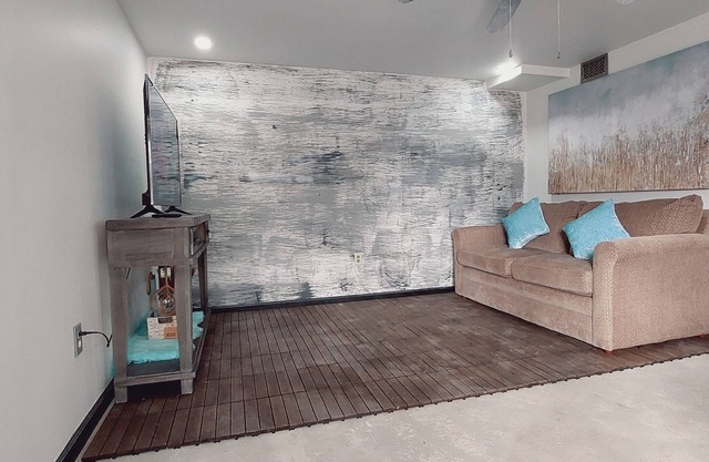 Cozy Urban Apartment Close to the Heart of Everything Pittsburgh