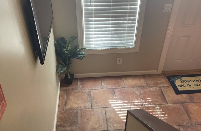 Cozy, private, Dog friendly Key West cottage 2/1. Close to the BEACH.