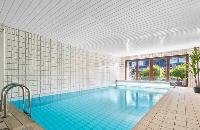 Cozy vacation apartment on the North Sea with indoor swimming pool and balcony