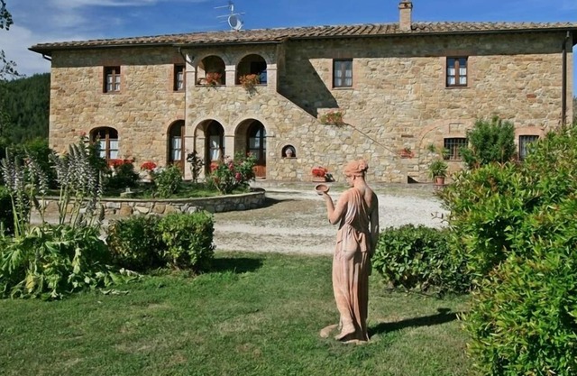 Villa confortable (jusqu'à 36 personnes) 13 chambres / 12 salles de bains en Toscane