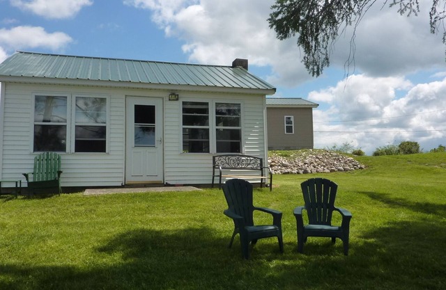Cozy Vintage Cottage on Big Lake (oui, c'est le nom du lac)