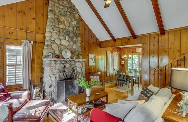 Cozy Vintage Michiana Shores Cottage w/Fireplace, Firepit, & Screened-in Porch